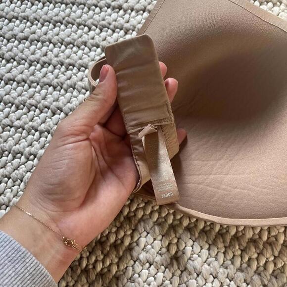 Skims Wireless Form Push Up Bra - Picture 2 of 3